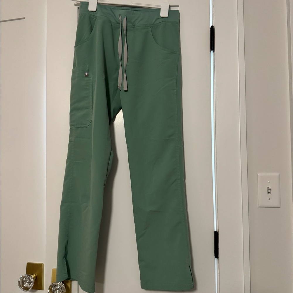 Figs Jade green, Kade cargo style, size small